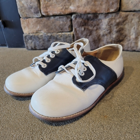 Vintage Buster Brown Saddle Shoes Size 